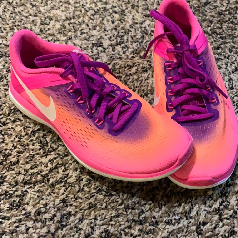 New Nike Tennis Shoes